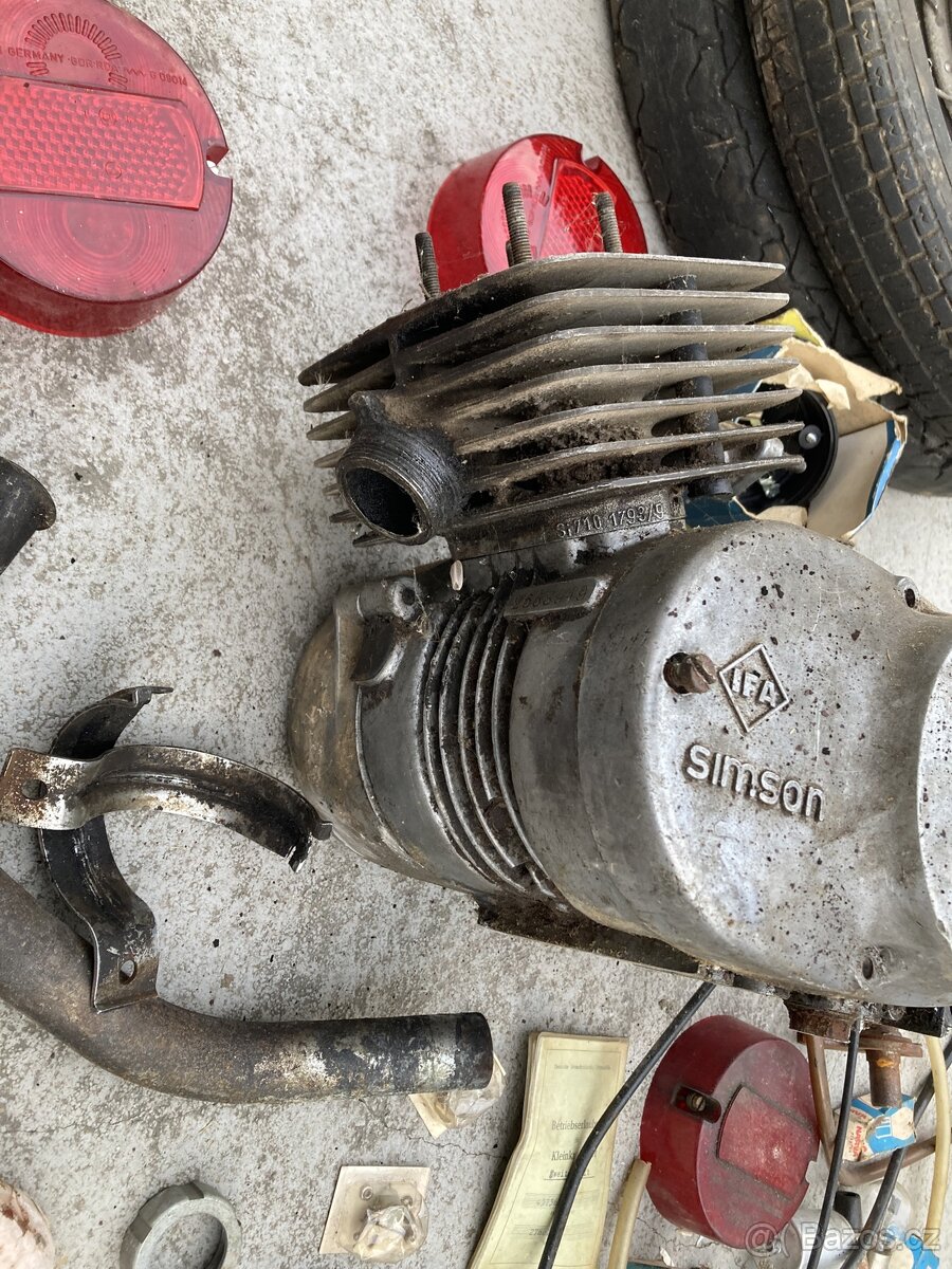 Simson motor a jine díly