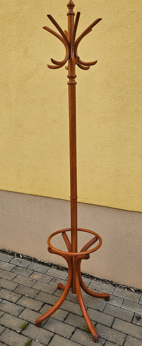 Dřevěný věšák