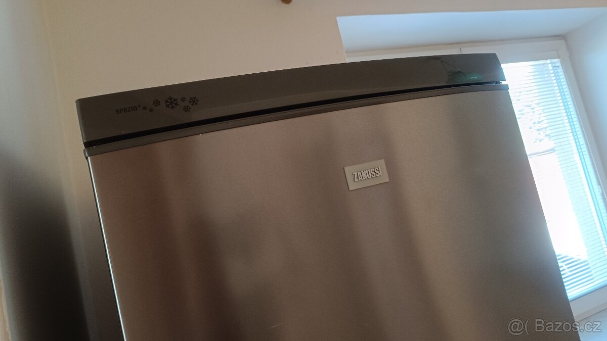 Lednice s mrazákem nerez Zanussi