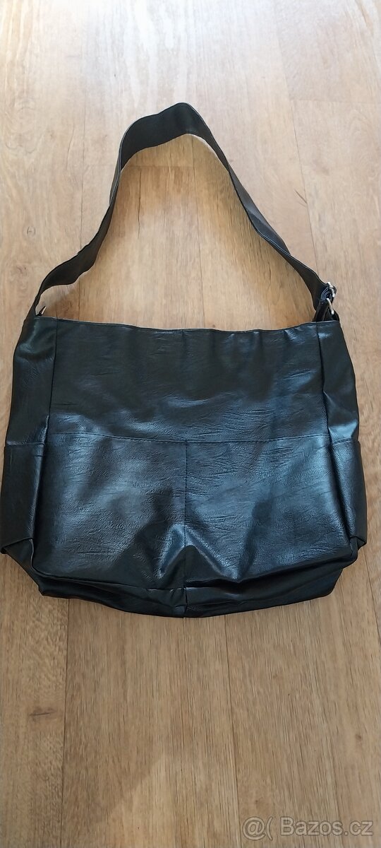 Černá dámská crossbody kabelka