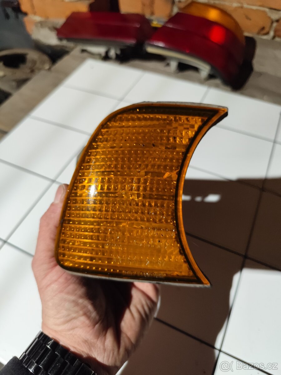 Přední blinkr BMW E34 – pravý