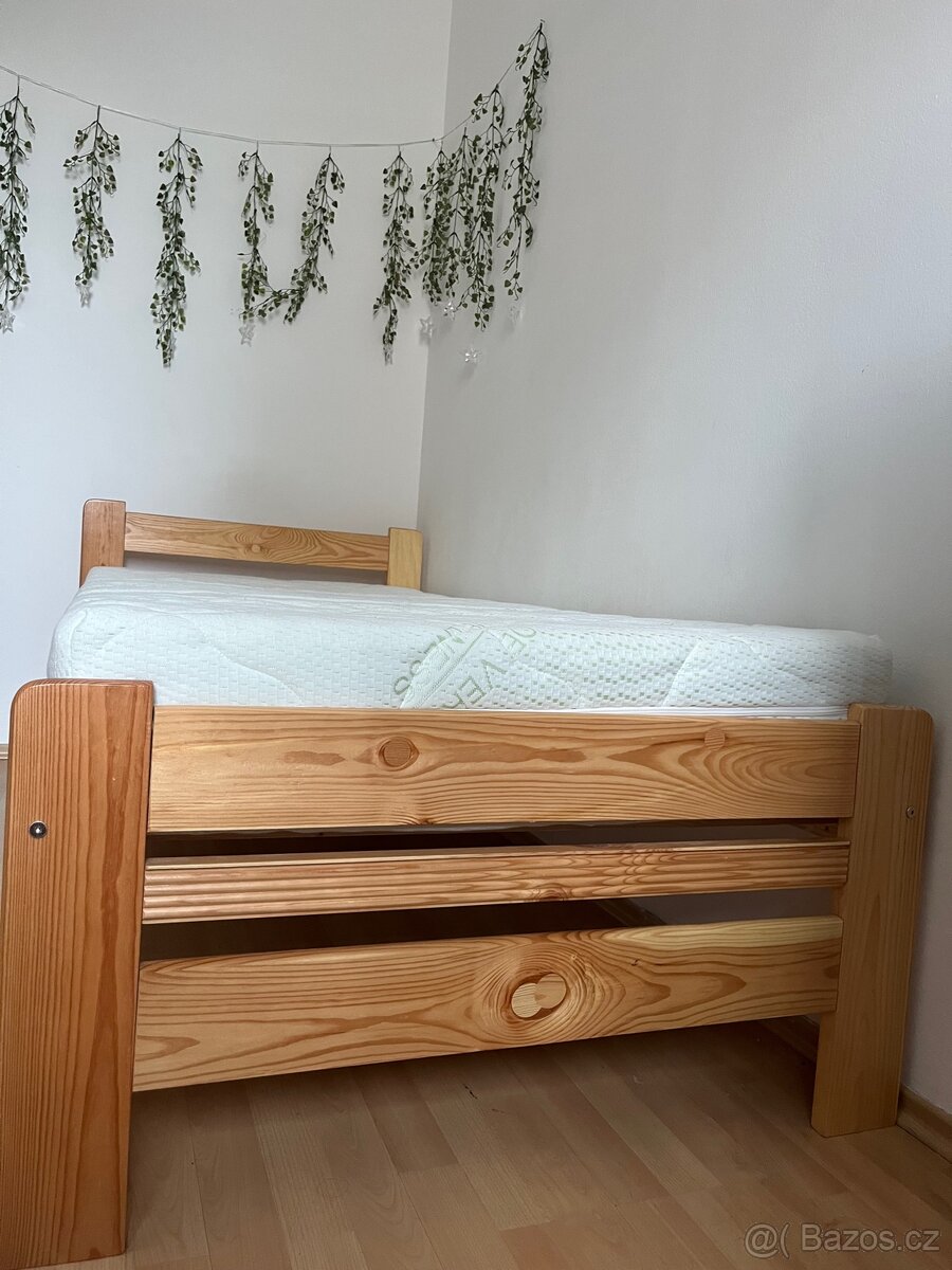 Postel s matrací