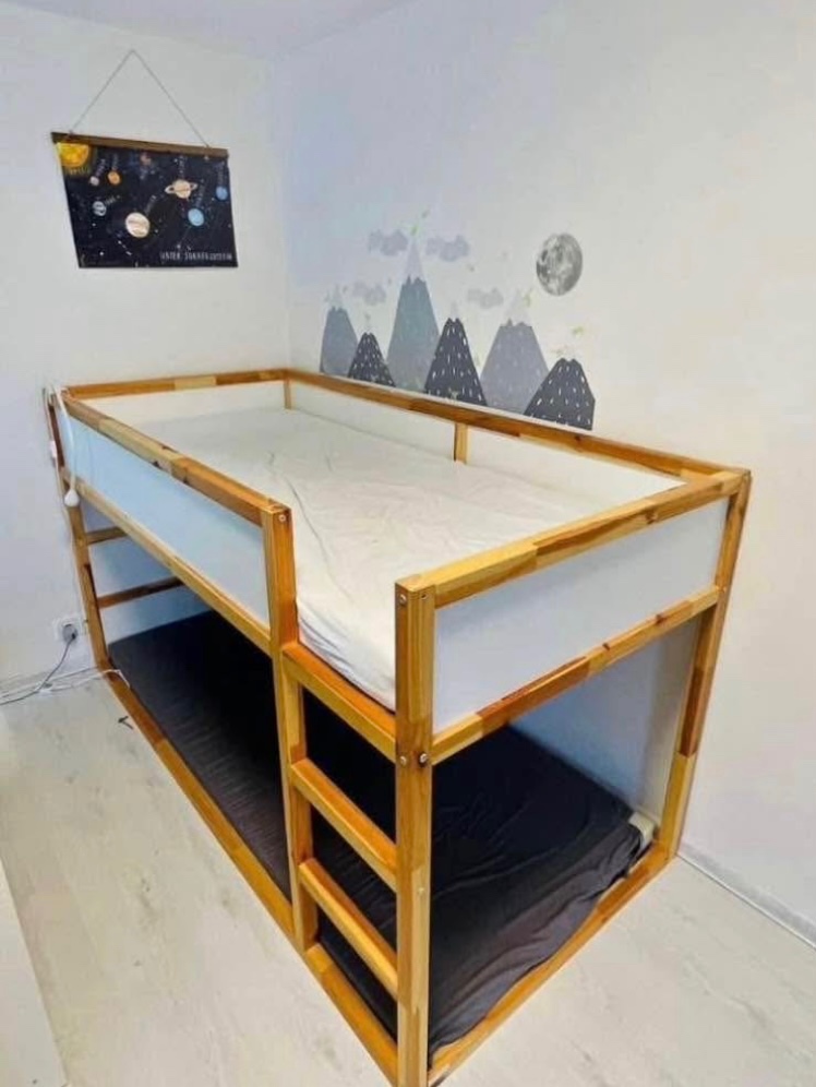 Ikea kura detska palanda postel