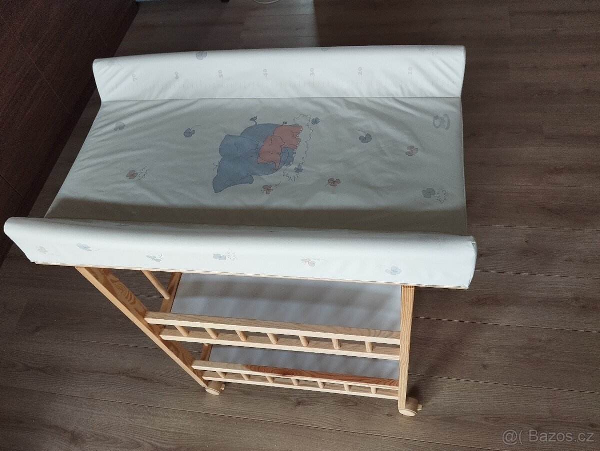 Přebalovací pult