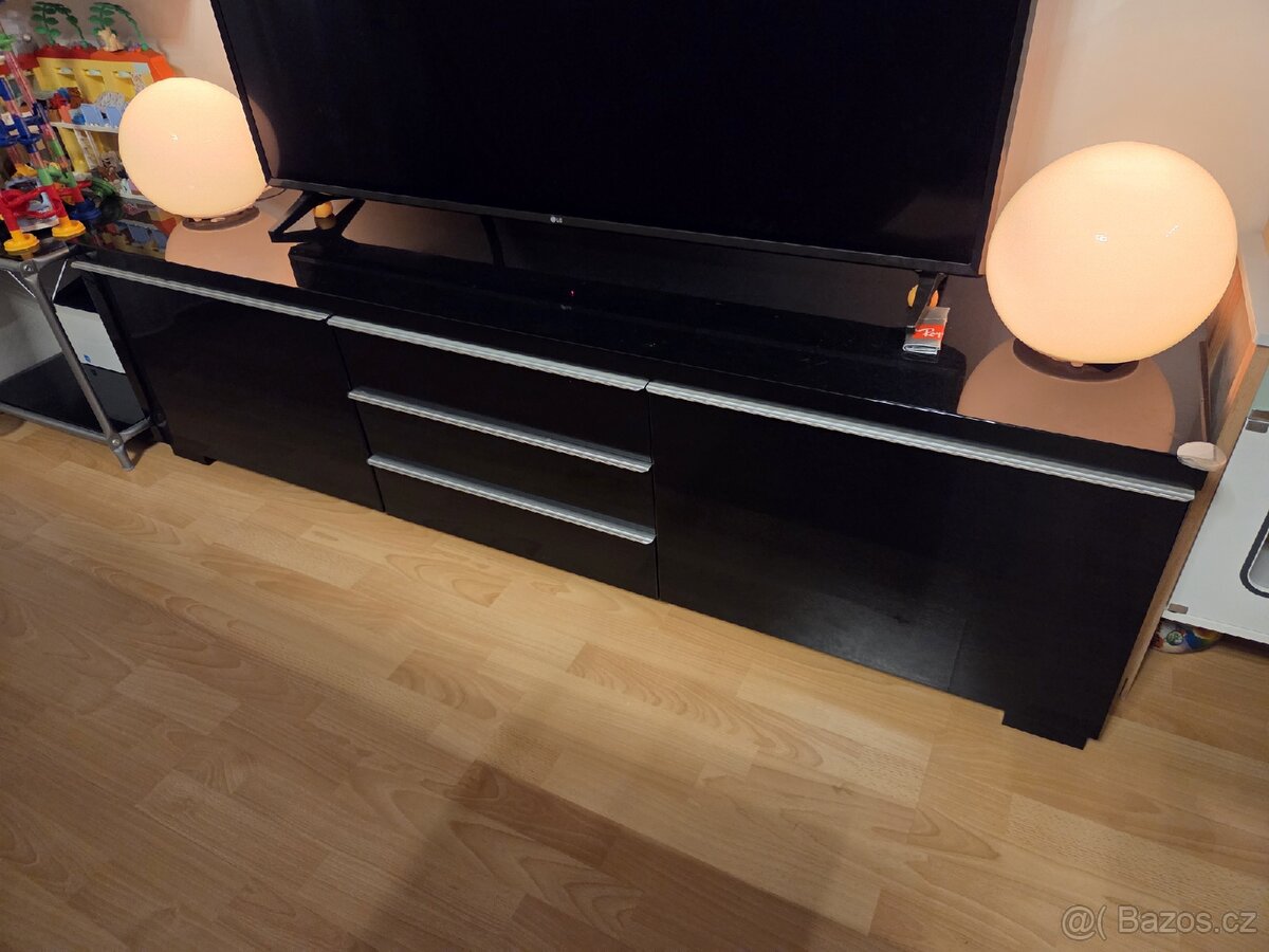 TV stolek IKEA  Besta Burs - černý lesk