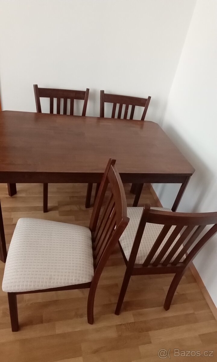 Stůl+čtyři židle