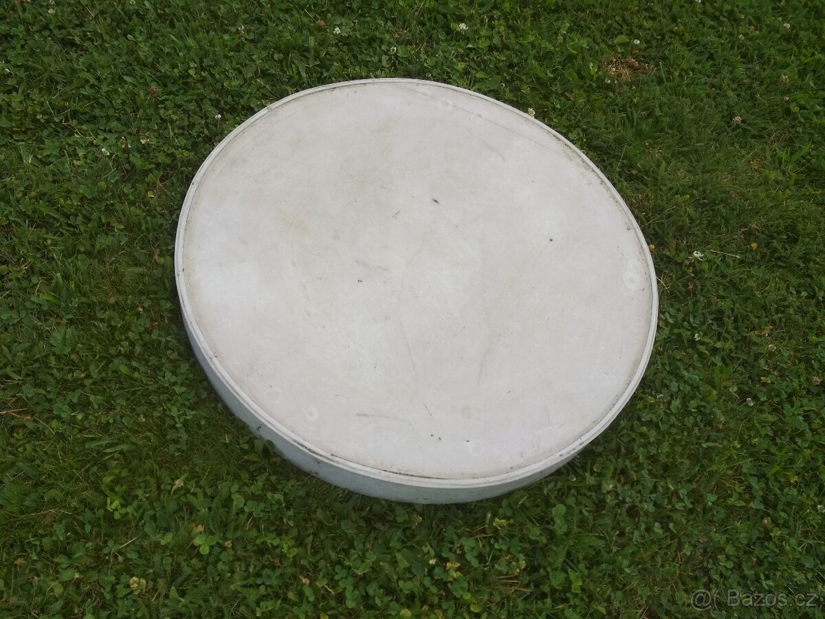 Víko plastové nádrže