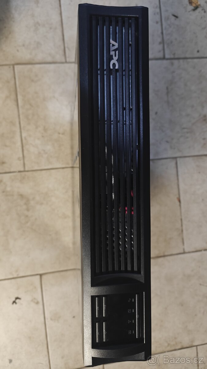 2x profi UPS APC SMT1000RMI2U v perfektním stavu