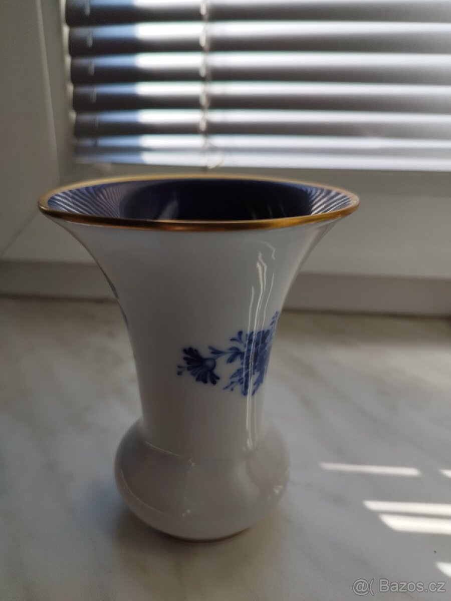 Porcelánová vázička