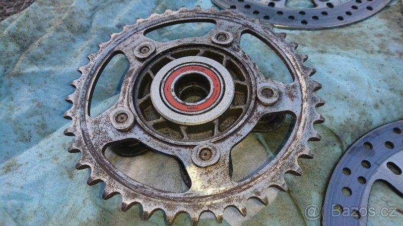 KTM 950SM zadní rozeta