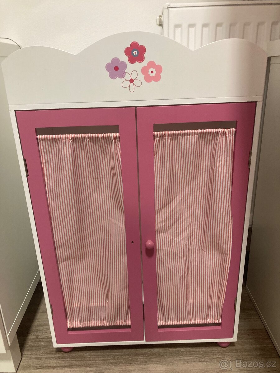 Skříň na oblečení na panenky baby born