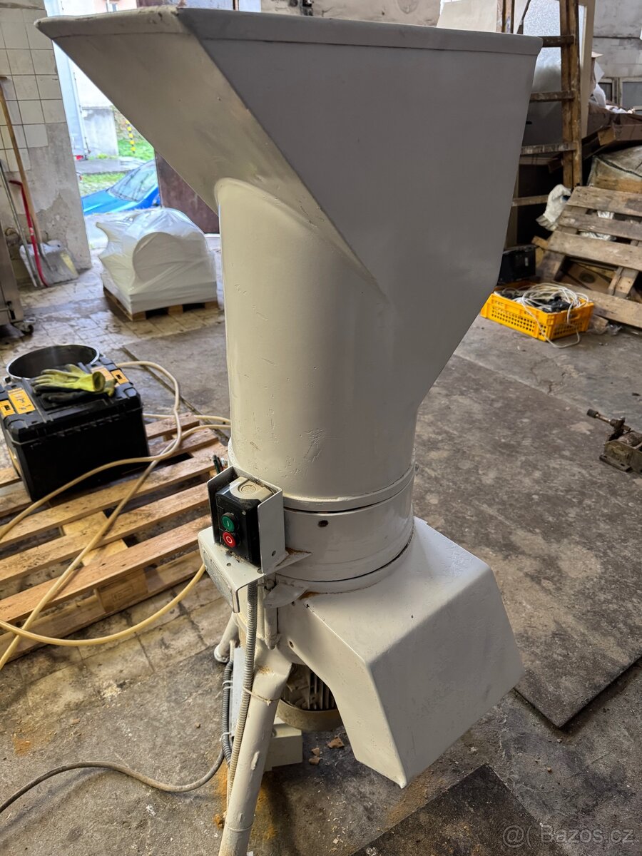 MLÝNEK NA STROUHANKU