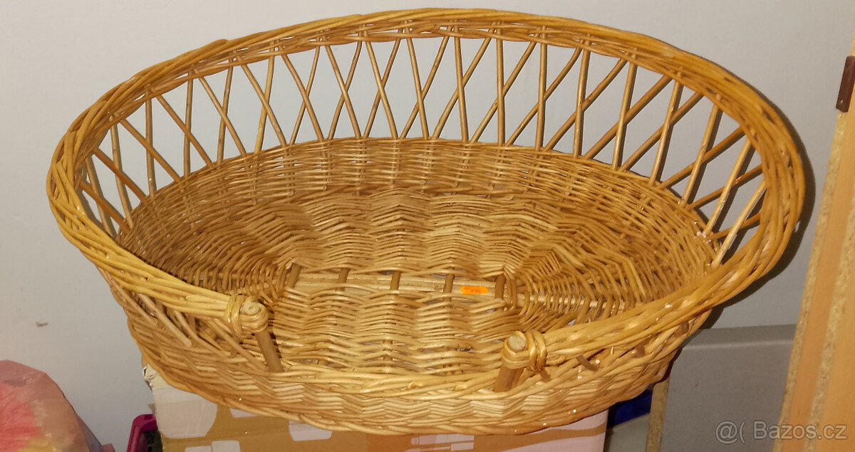 Proutěný pelíšek pro menšího psa