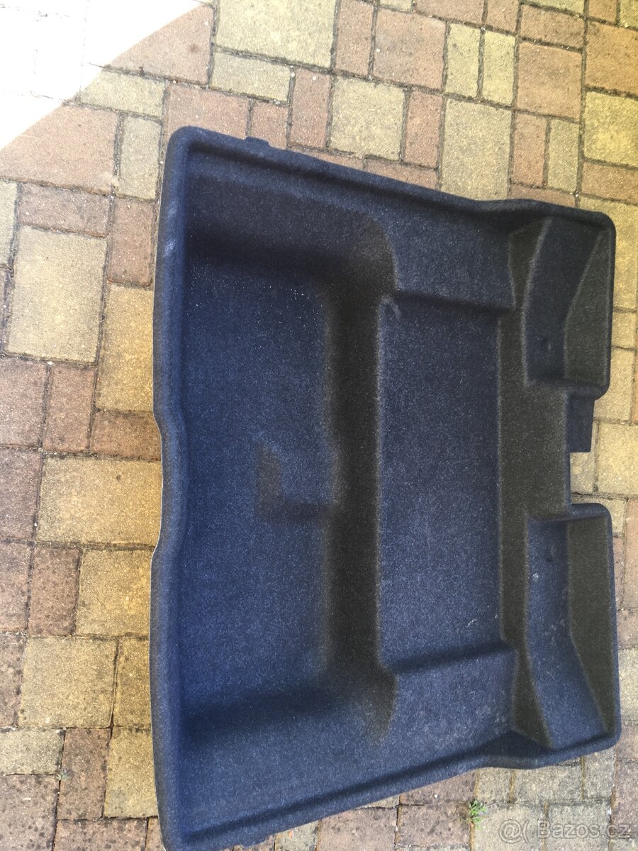 Volvo XC40 výplň kufru