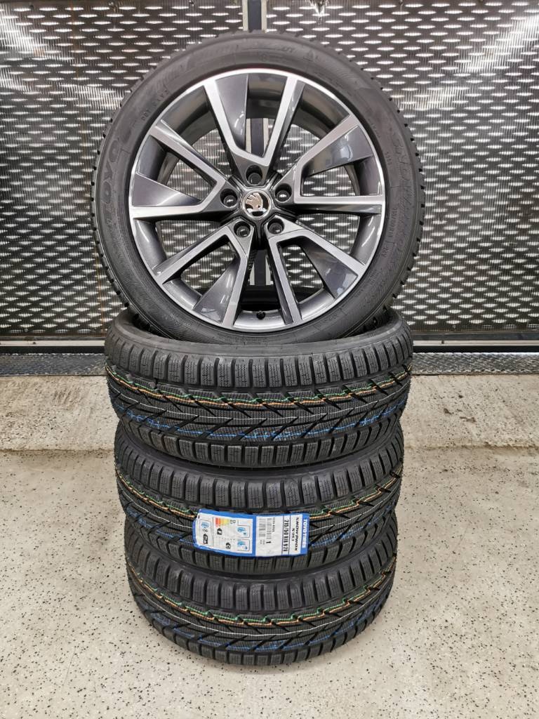 Škoda Karoq celoroční komplet 215/50 R18 Braga