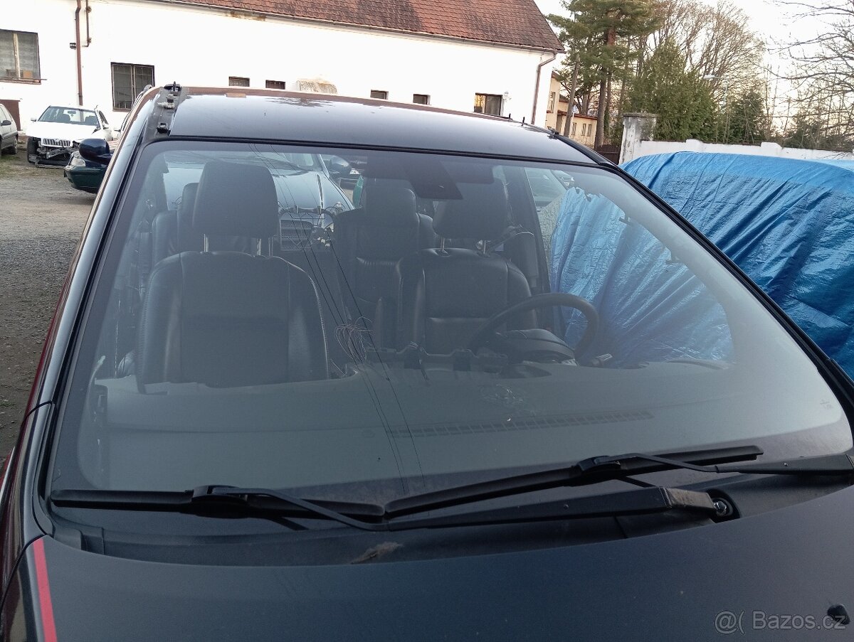 Mazda 5 čelní sklo