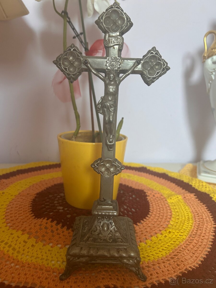Starožitný kříž cínový