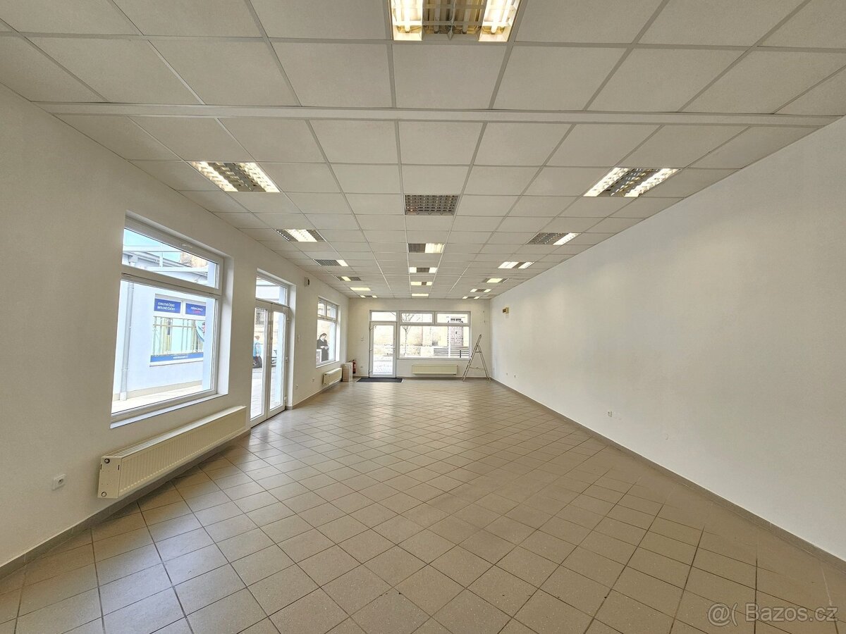 Obchod s výlohami v centru 71 m2, Kralupy nad Vltavou