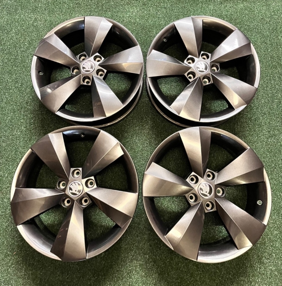 5x112 R17 originál alu disky Škoda Kodiaq