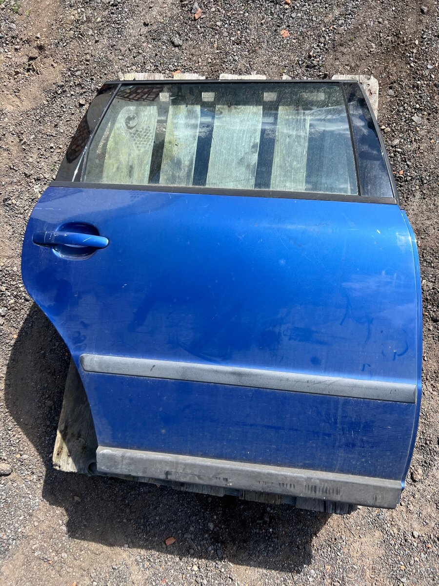 Passat b5 kombi zadni dvere modre