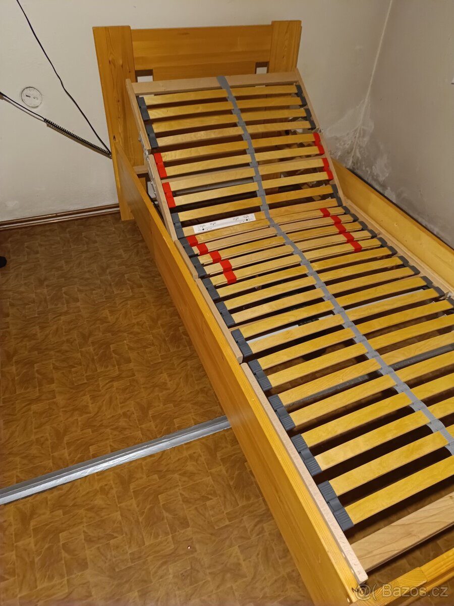 Postel s elektrickým roštem
