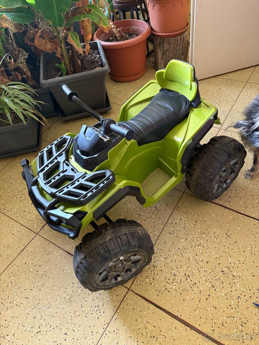 Čtyřkolka/auto/motorka