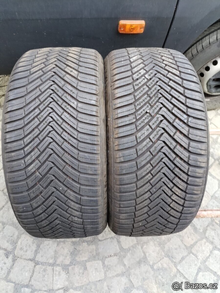 245/40/19 zimní a celorocní pneu 245/40 R19