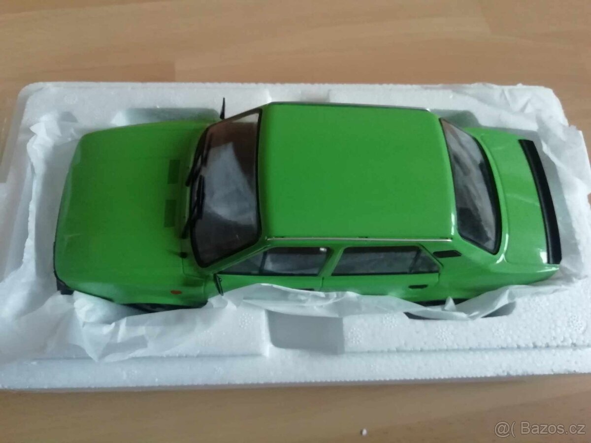 Skoda 120 1:18 Fox toys