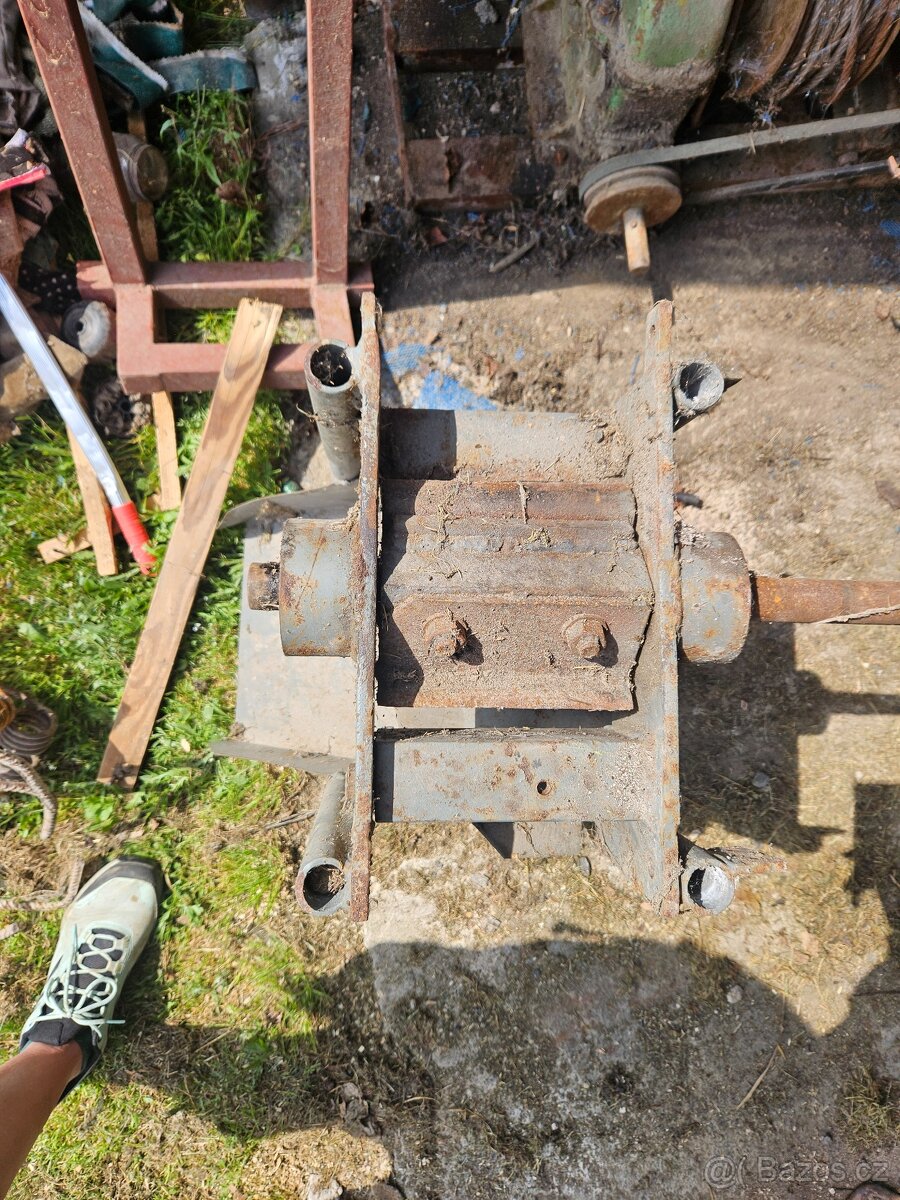 Stípačka na dřevo z traktor