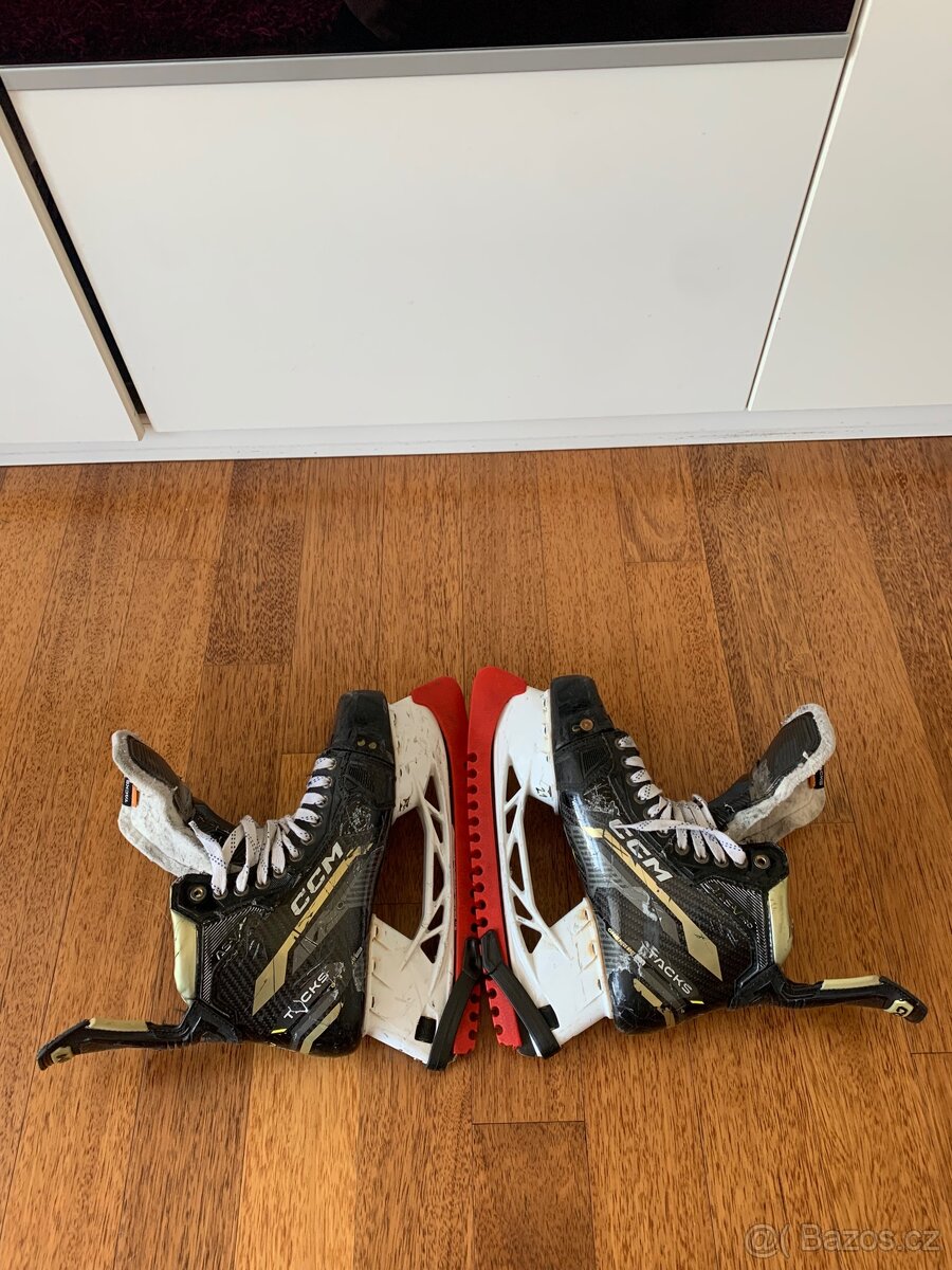 ⛸️ CCM Tacks AS-V Pro – profi hokejové brusle vel. 45.5 (EU)