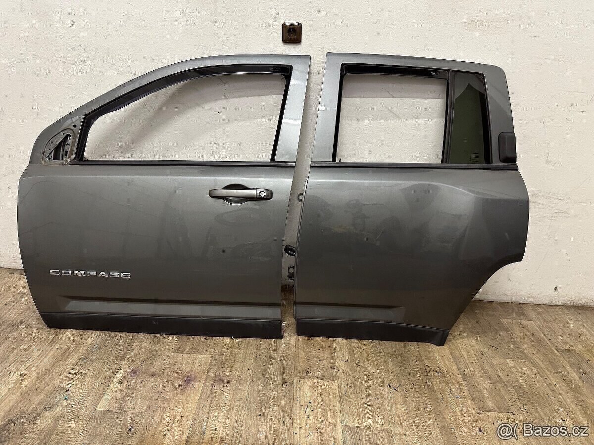 Jeep Compass boční dveře