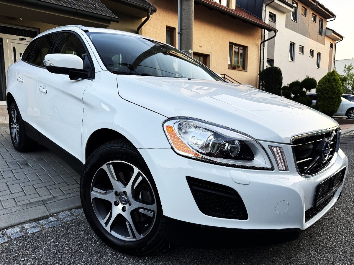VOLVO XC60 2.4D4 AWD BIXENON,KŮŽE,PANORAMA,KAMERA,