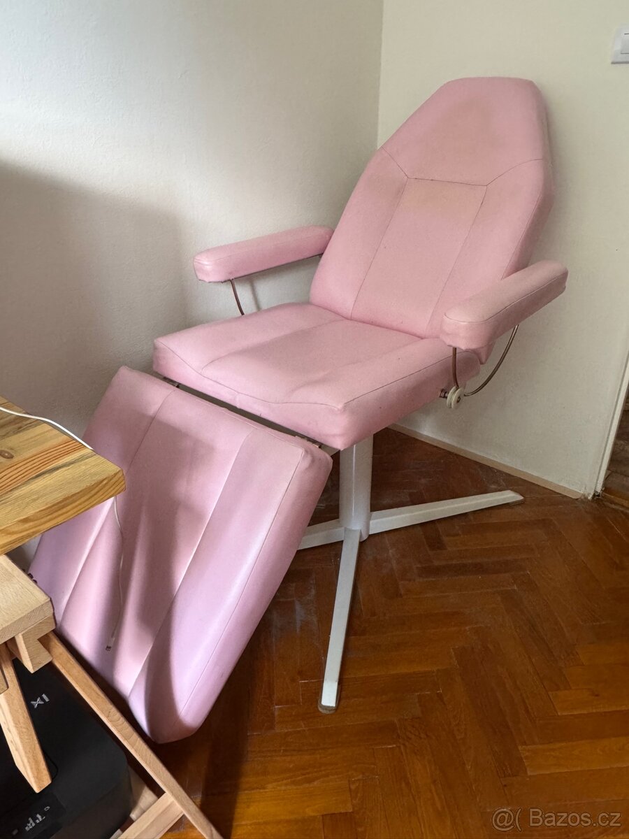 Daruji za odvoz tetovací křeslo