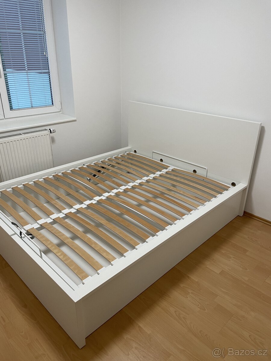 Postel s úložným prostorem 160x200
