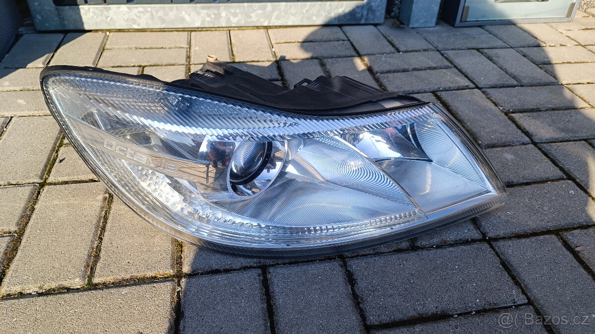 Pravý přední halogen Octavia 2 facelift