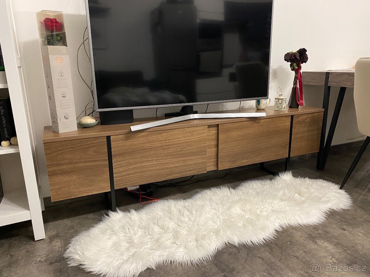 TV komoda LUXE ořech/černá