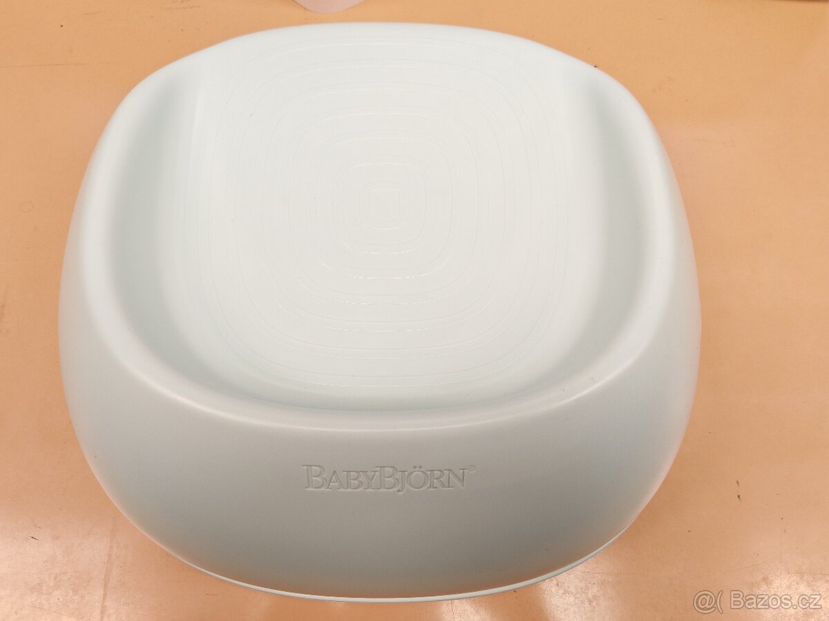 Dětský podsedák BabyBjorn po jednom dítěti