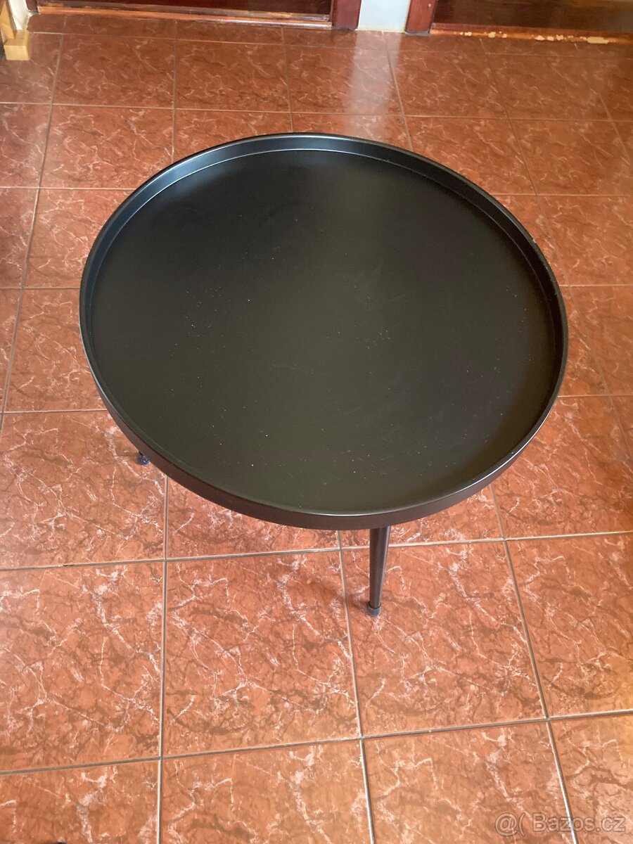 Kovový konferenční stolek