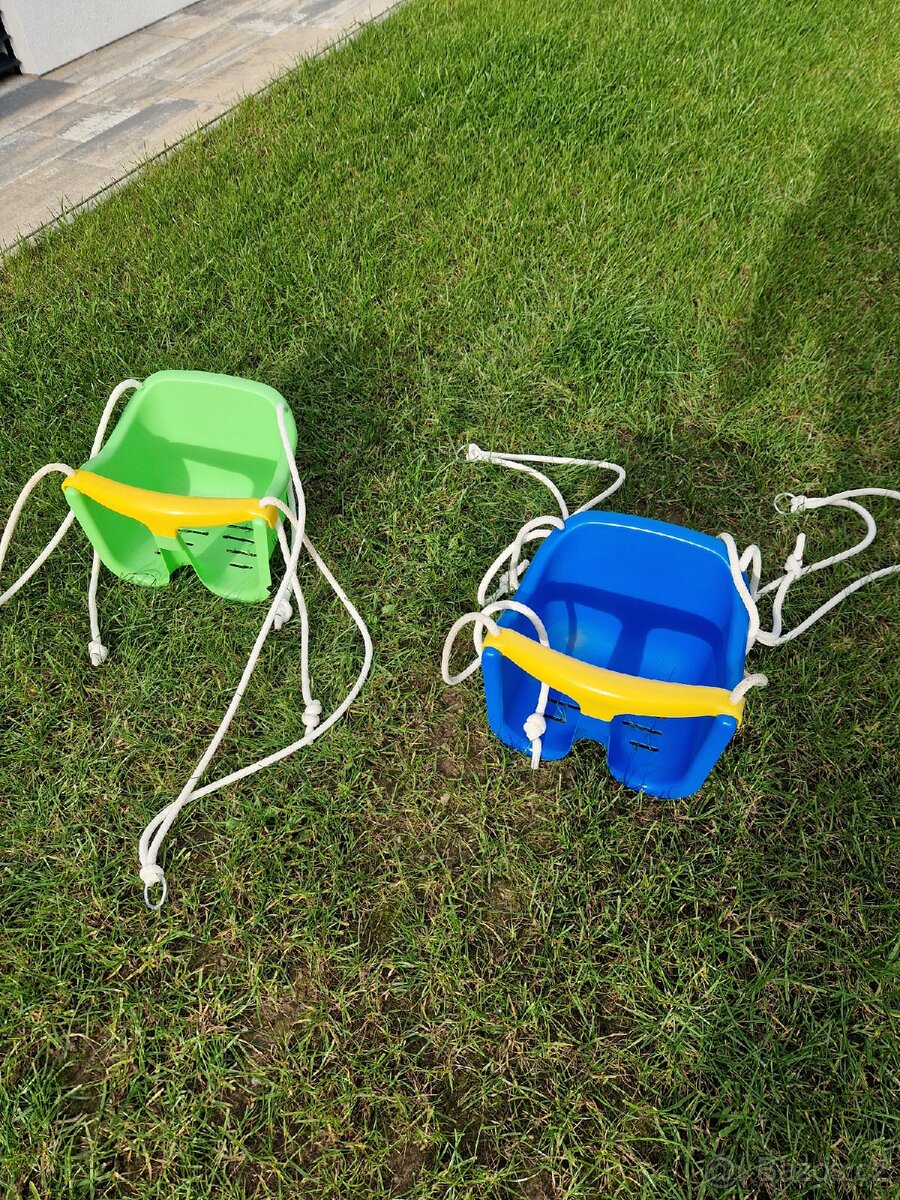 2 ks plastová houpačka