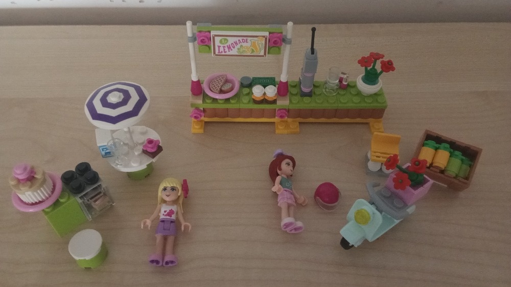 Lego Friends - Mia a stánek s limonádou 41027, 3930