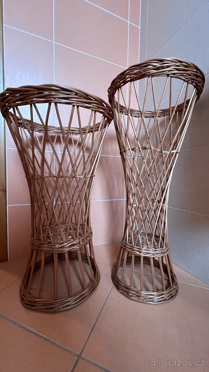 Proutěný stojan na květiny (2 ks)