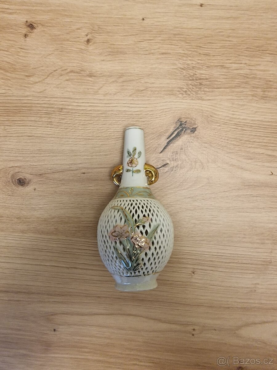 Exkluzivní porcelánová váza – ažurová (děrovaná) krása se zl