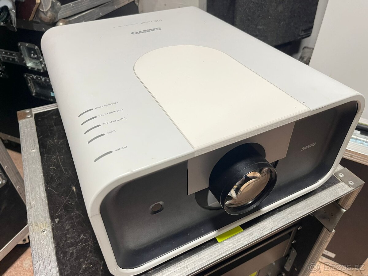 Projektor SANYO PLC-XP100L