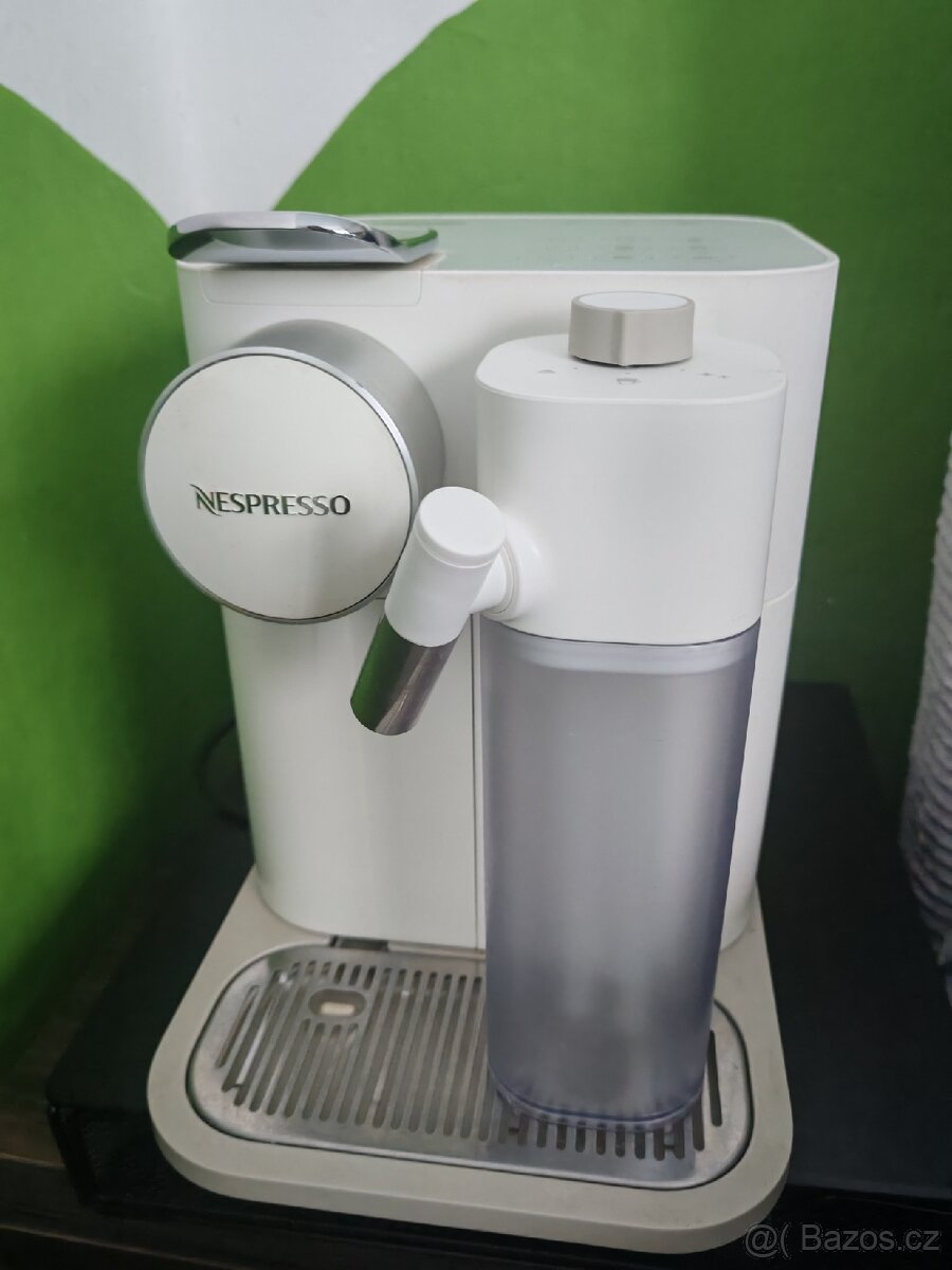 Kávovar Nespresso Gran Lattissima