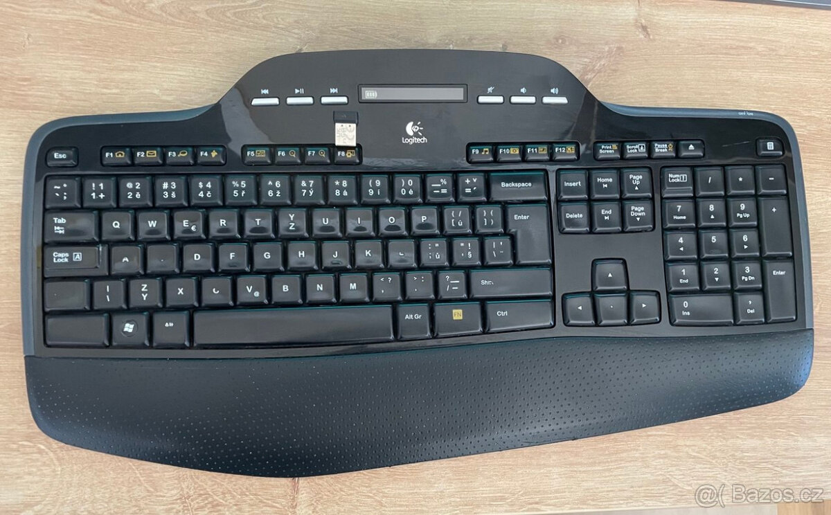 Logitech Wireless Desktop MK710 CZ