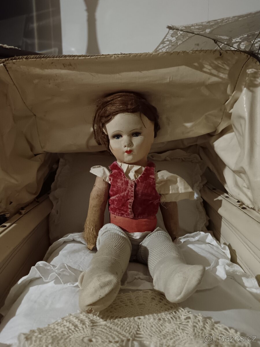 Starožitná panenka