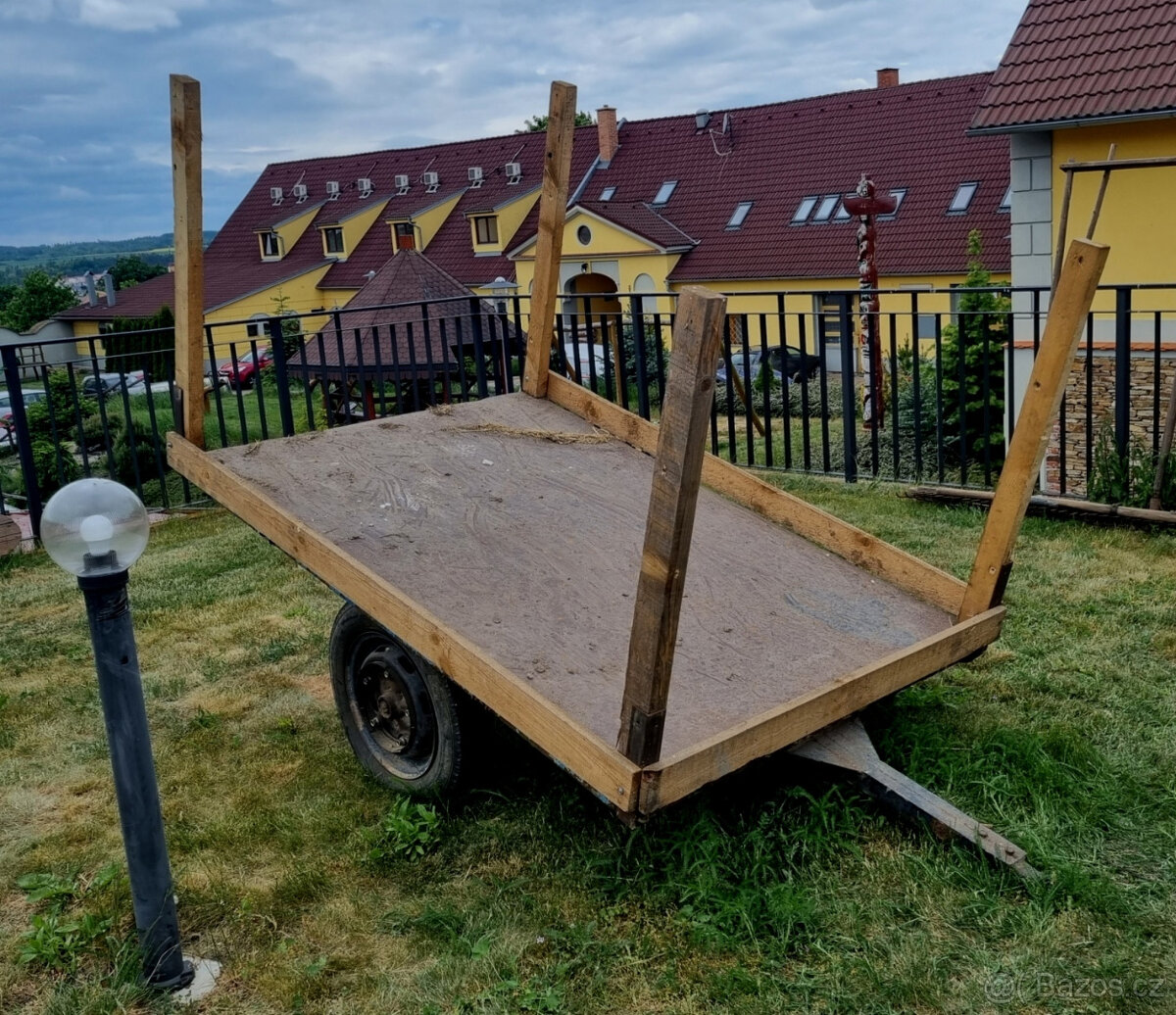 Jednonápravový lehký vozík za traktor