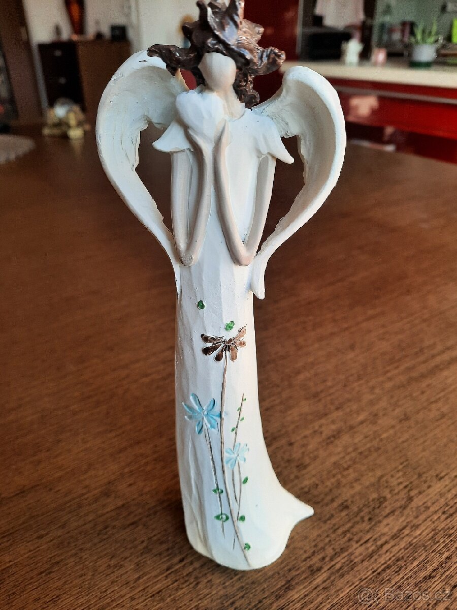 Andělíček soška , 23 cm vysoká , moc pěkná