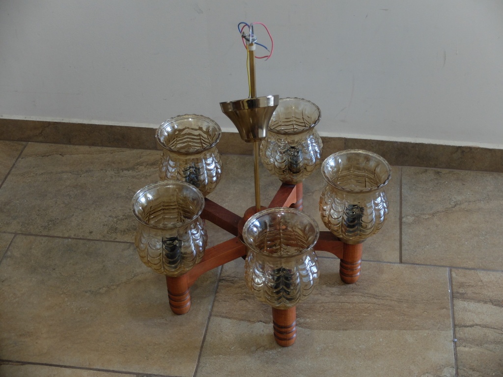 Dřevěný lustr (Art Deco ?)