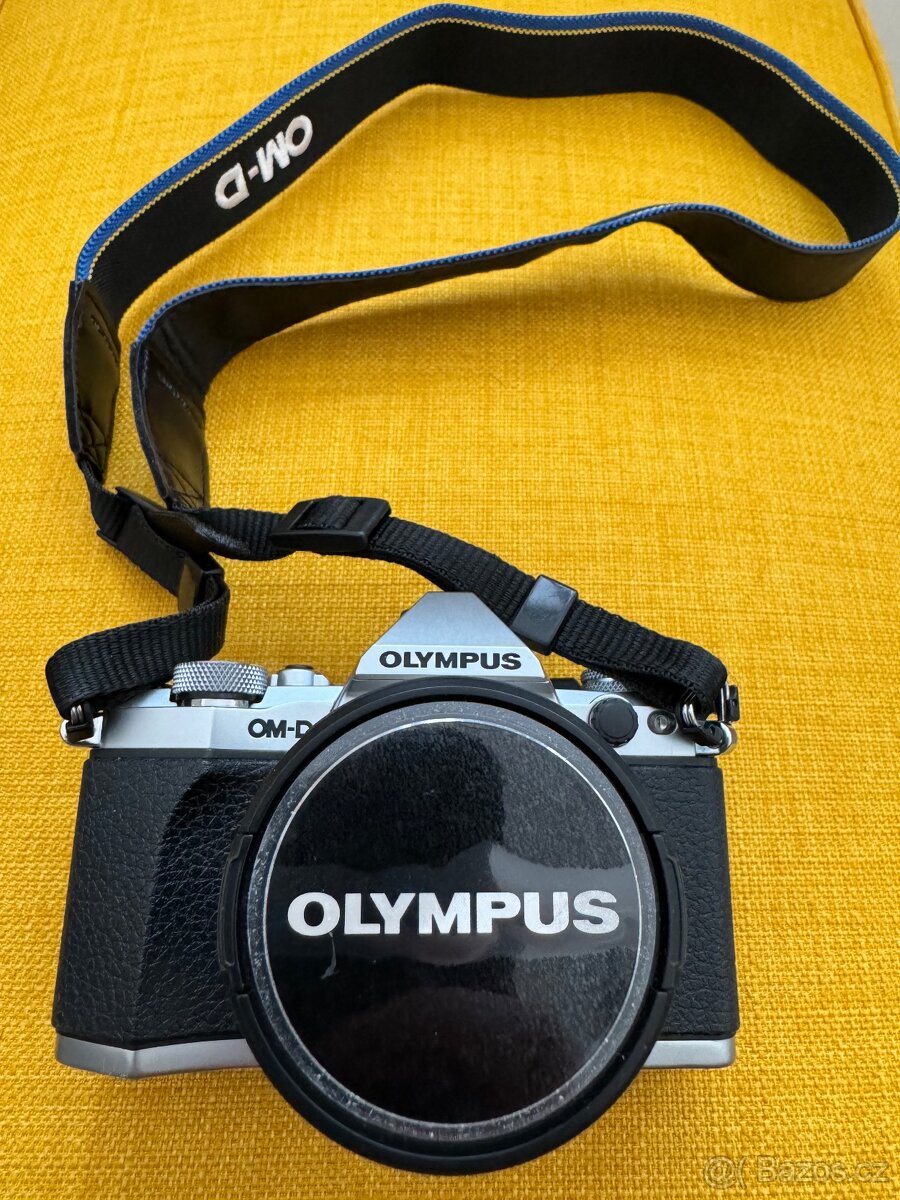Fotoaparát Olympus s příslušenstvím